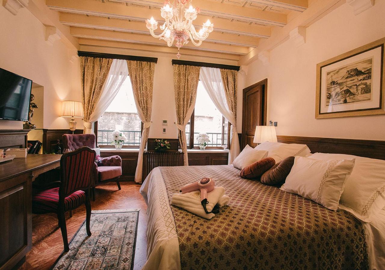 Heritage Hotel Cardo Split Bagian luar foto