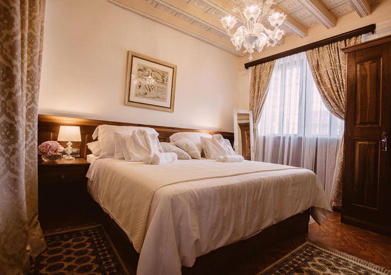 Heritage Hotel Cardo Split Bagian luar foto
